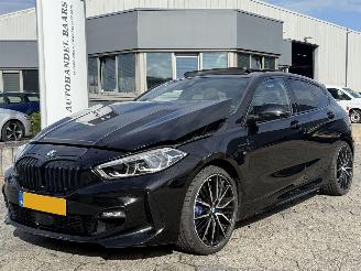 Auto incidentate BMW 1-serie 118i M AUTOMAAT PANO 2021/2