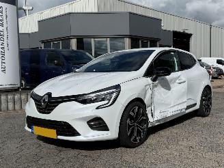 krockskadad bil auto Renault Clio 1.6 E-Tech Hybrid 145 Techno AUTOMAAT 2022/10