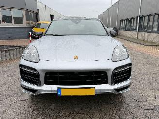 Porsche Cayenne Coupé 3.0 E-Hybrid picture 2