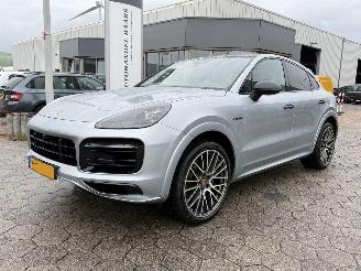damaged passenger cars Porsche Cayenne Coupé 3.0 E-Hybrid 2022/2