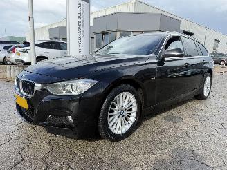 krockskadad bil auto BMW 3-serie Touring 320i Upgrade Edition 2014/2