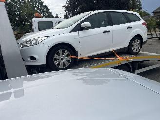 Damaged car Ford Focus Wagon 1.0 EcoBoost Titanium 2014/1