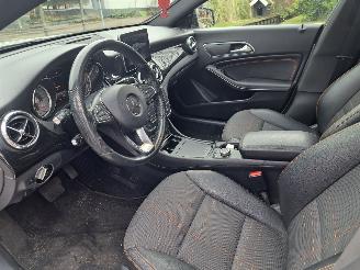 Mercedes Cla-klasse 180  automaat pannodak picture 3