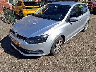 damaged passenger cars Volkswagen Polo 1.0i 5drs airco 2014/4