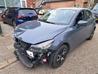skadebil auto Mazda 2 1.5i cent line 2023/7