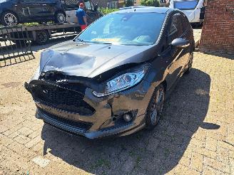 damaged passenger cars Ford Fiesta 1.0i ST line 2016/10