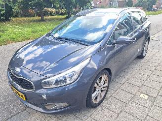 krockskadad bil auto Kia Cee d 1.6 GDI plus pack 2012/10