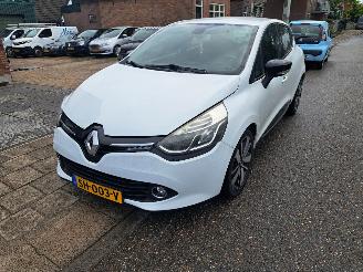 damaged passenger cars Renault Clio 0.9 tce 2014/3