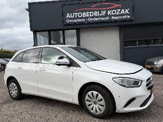 krockskadad bil auto Mercedes B-klasse 200d Advantage AUTOMAAT 2021/4