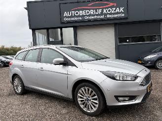 krockskadad bil auto Ford Focus 1.0 Titanium AIRCO CRUISE NAVI 2018/4
