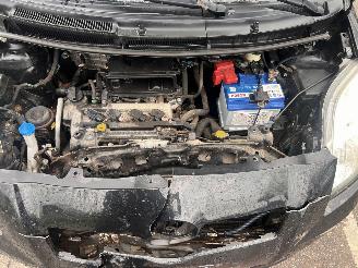 Toyota Yaris 1.3-16V VVT-i SOL picture 6