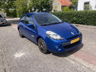 skadebil auto Renault Clio 1.2-16v 2010/7