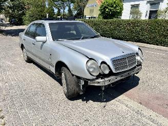demontáž osobní automobily Mercedes E-klasse E (W210) 300D 1997/9