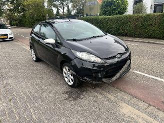Coche accidentado Ford Fiesta 1.25 2011/7