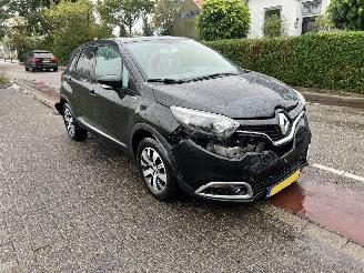 Damaged car Renault Captur 0.9 TCe Limited 2017/5