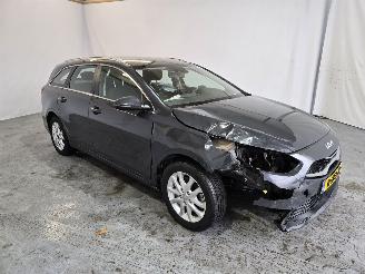Unfallwagen Kia Ceed 1.0 T-GDi Dynamic Line 2022/12
