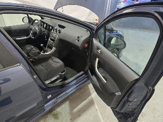 Peugeot 308 1.6 THP XT picture 11