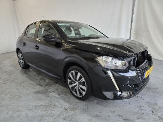 Vaurioauto  passenger cars Peugeot 208 1.2 PT DUITS 2023/4