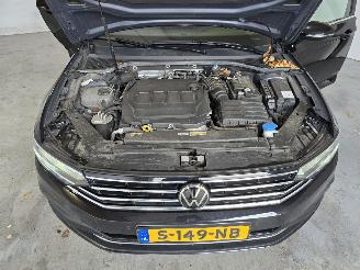 Volkswagen Passat Variant 2.0 TDI Business picture 12