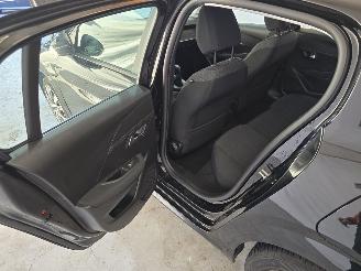 Peugeot 208 1.2 PT Active Pack picture 18