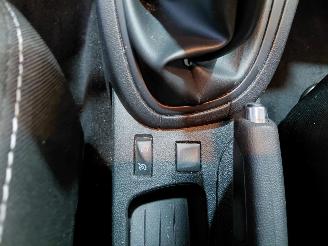 Renault Clio 0.9 TCe Eco2 Expression picture 31