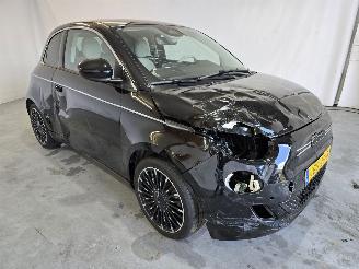 Vaurioauto  passenger cars Fiat 500 3+1 La Prima 42 kWh 2025/9