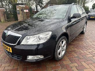 skadebil auto Skoda Octavia 1.6 TDI  DSG Ambition Business Line 2011/1