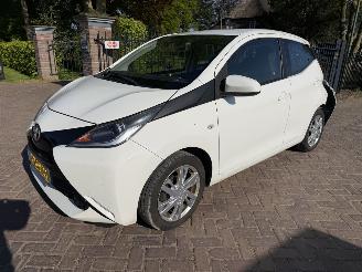 Coche accidentado Toyota Aygo 1.0 VVT-i x-play 2014/7