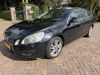 krockskadad bil auto Volvo V-60 2.0 D3 R-Design 2011/3