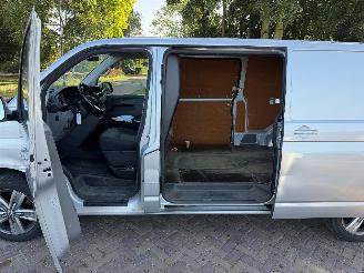 Volkswagen Transporter 2.0 TDI L2H3 32 Bulli picture 16