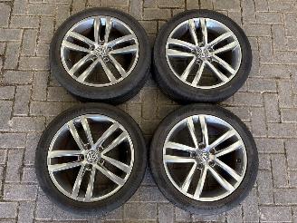 skadebil auto Volkswagen Golf R-Line 4xvelg (originele) 2013/1