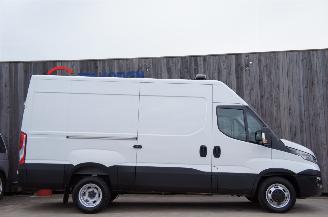 Iveco Daily 35C14 2.3 HPi L3H2 Airco Cruise Automaat 100KW Euro 6 picture 4