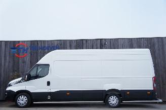 Schadeauto Iveco Daily 35S14 2.3 HPi Hi-Matic Luchtvering L5H3 Luifel Klima Cruise 100KW Euro 6 2019/6