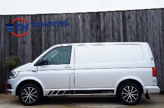 Vaurioauto  passenger cars Volkswagen Transporter T6 2.0 TDi L1H1 Edition-Pakket Airco Cruise Trekhaak 84KW Euro 6 2017/6