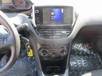 Peugeot 208 1.6 e HDI Blue Lease picture 18