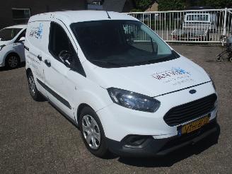 Voiture accidenté Ford Transit COURIER 1.5 TDCITrend Dura 1E Eig NAP 2023/1