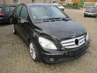 Damaged car Mercedes B-klasse 150 2007/3