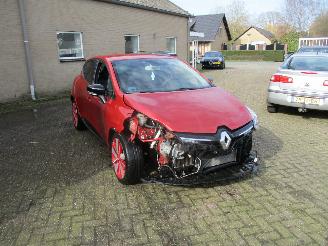 krockskadad bil auto Renault Clio 0.9 TCe Dynamique 2013/5