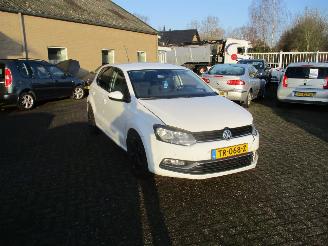 Vaurioauto  passenger cars Volkswagen Polo 1.2 TSI Comfortline Business R Line REST BPM €500,- !! 2017/6