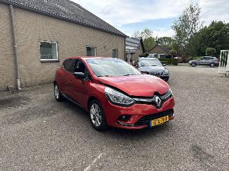 Voiture accidenté Renault Clio 0.9 TCe Bose 2017/8