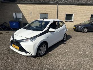 Toyota Aygo 1.0 VVT-i x-play picture 3