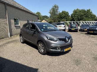 Schadeauto Renault Captur 0.9 TCe Dynamique REST BPM €500,-!!! 2015/8