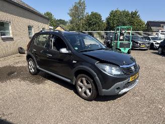 Voiture accidenté Dacia Sandero 1.6 Stepway REST BPM €100,-!!! 2010/2