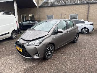 Toyota Yaris 1.5 Hybrid Dynamic AUT picture 3
