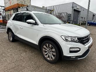 Schadeauto Volkswagen T-Roc 1.5 TSI Sport Automaat 2020/2