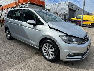 Coche accidentado Volkswagen Touran 1.2 TSI Trendline 7p 2018/2