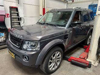 damaged passenger cars Land Rover Discovery 3.0 SDV6 Landmark 2016/6
