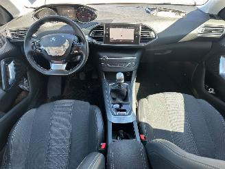 Peugeot 308 1.2 PureTech Allure picture 16