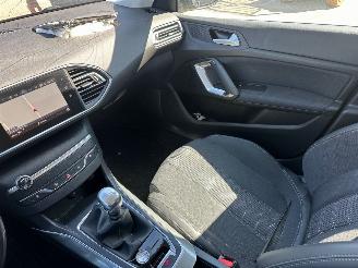 Peugeot 308 1.2 PureTech Allure picture 13