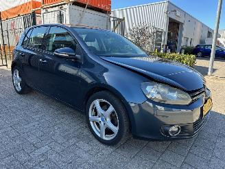 Unfallwagen Volkswagen Golf 1.2 TSI Trendline BlueMotion Automaat 2010/8